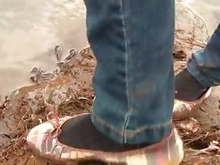 Vera Wet And Messy Shoeplay With Ballet Flats And Jeans free video