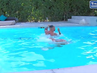 Swimming Hunks Lose Their Trunks For Poolside Ass Worship free video
