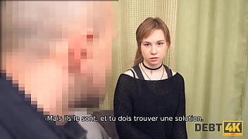 Debt4K. Jolie Jeune Fille Avec Un Tour De Cou Satisfait Le Boner Du Collecteur De Dettes free video