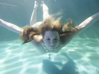 Naked Mermaid Blows A Throbbing Hard Cock Inside The Pool free video